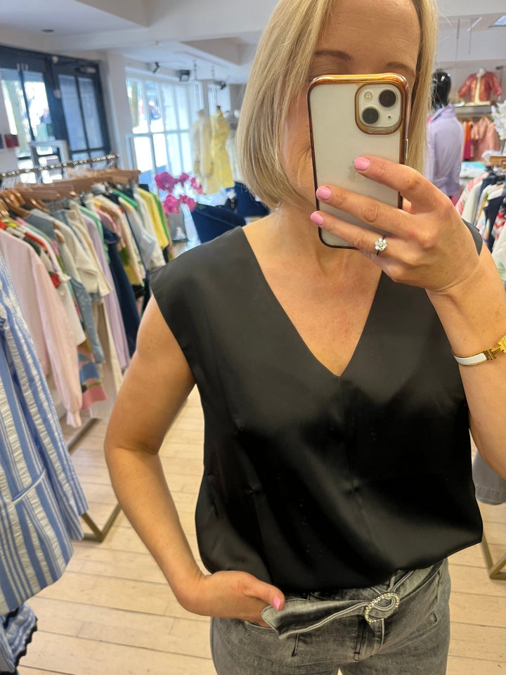 Elegant - Anonyme - Orchid Boutique